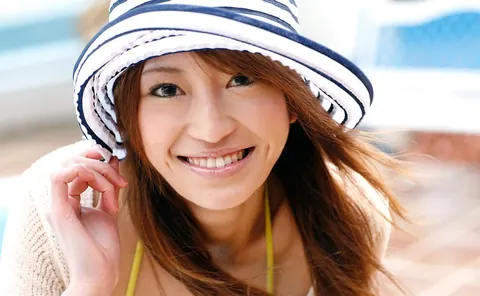 Yu Satome: Slim Japanese Redhead Wanders Outdoors in a Bikini and Skirt – photo 3 of 16