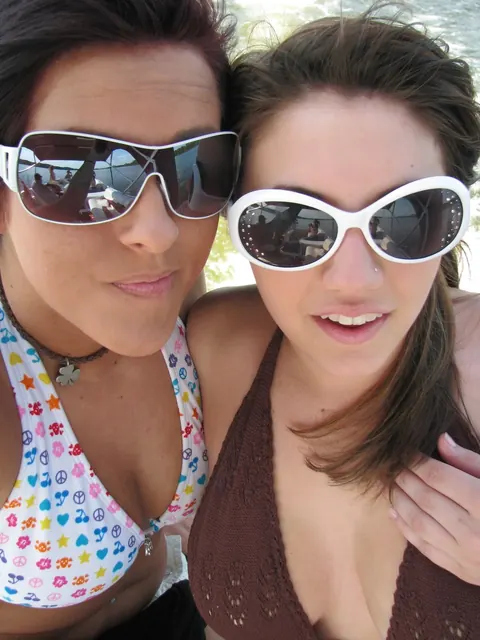 Busty Curvy Woman in a Bikini and Glasses Flaunts Her Body on a Boat – photo 10 of 20