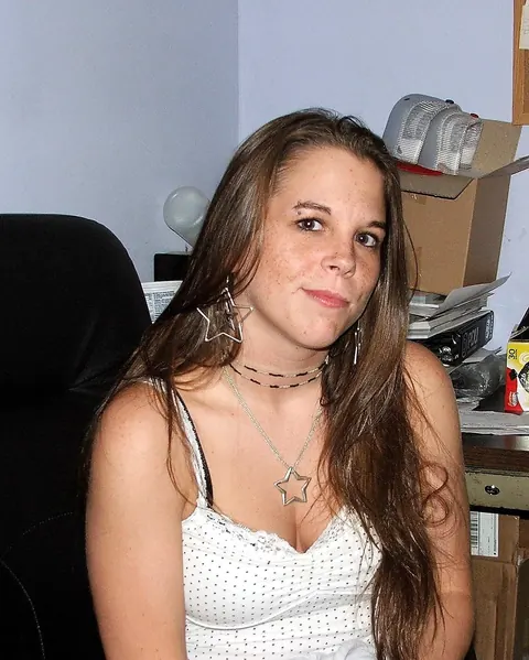 Busty Curvy Woman in a Bikini and Glasses Flaunts Her Body on a Boat – photo 2 of 20