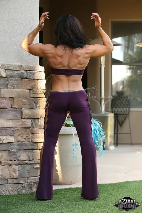Rhonda Lee: Athletic Mature Brunette Flaunts Her Big Tits and Spreads Her Pussy – photo 7 of 17