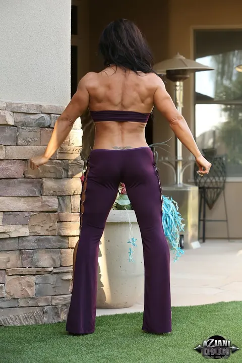 Rhonda Lee: Athletic Mature Brunette Flaunts Her Big Tits and Spreads Her Pussy – photo 6 of 17