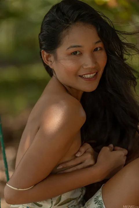 Thai Brunette Poses Nude and Shows Her Body – photo 3 of 21