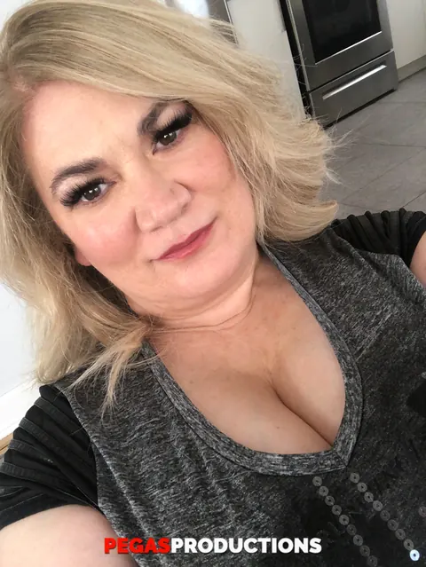 Busty MILF Teases Two Men on the Sofa – photo 14 of 16
