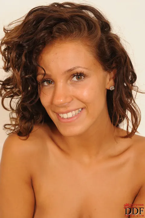 Alexa Adams: Petite Italian MILF with Curly Hair Poses Nude – photo 19 of 21