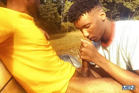 Two Men Kiss and Fuck in Interracial Encounter – photo 1 of 21