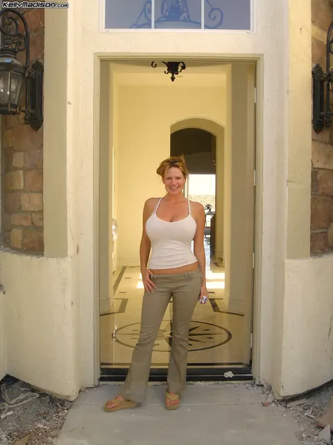 Jacy Andrews: Tall Blonde MILF Strips Outdoors Before Sex Session – photo 5 of 16