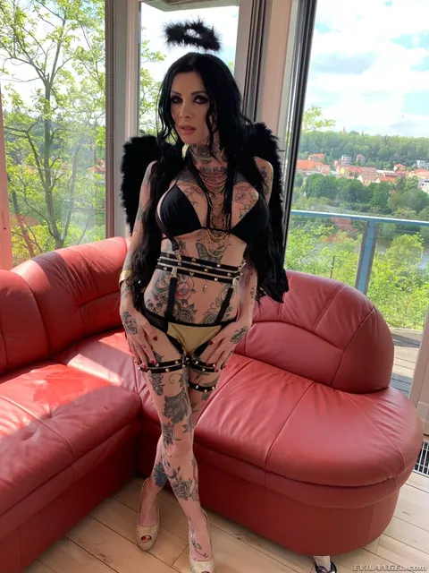 Megan Inky: Tattooed Busty MILF Takes a Gangbang with Double Penetration – photo 1 of 21