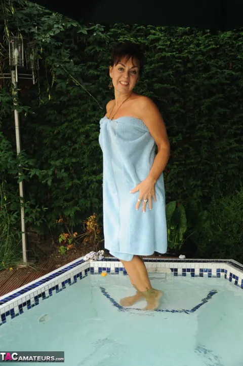 Mature BBW Spreads Her Hairy Pussy by the Pool – photo 20 of 20