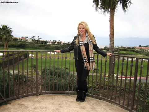 Kelly Madison: Tall Blonde MILF Undresses and Spreads in a Hotel Room – photo 16 of 16