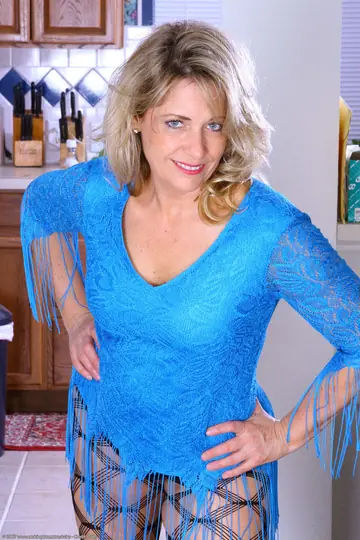 Mature Blonde Flaunts Her Hairy Pussy