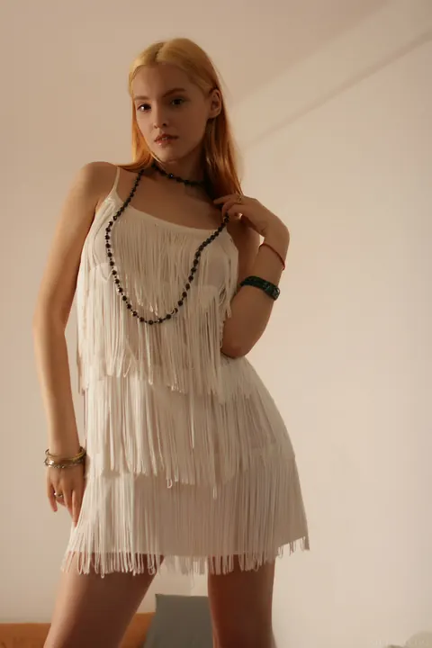 Kira W: Skinny Ukrainian Woman Strips Nude and Poses – photo 3 of 21