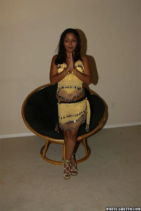 Indian Woman with Natural Tits Fingers Her Pussy – photo 4 of 17