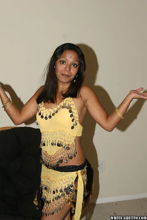 Indian Woman with Natural Tits Fingers Her Pussy – photo 7 of 17
