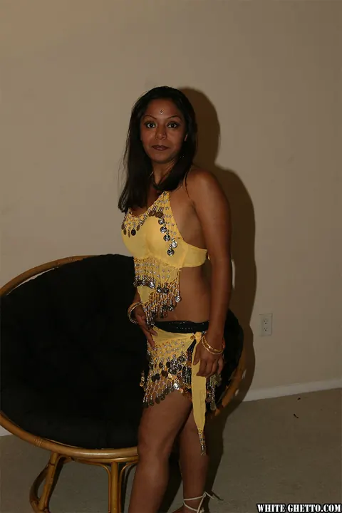 Indian Woman with Natural Tits Fingers Her Pussy – photo 6 of 17