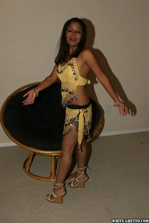 Indian Woman with Natural Tits Fingers Her Pussy – photo 5 of 17