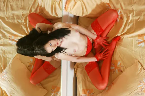 Alisa B: Brunette Spreads Her Pussy Wide While Posing Nude – photo 3 of 21