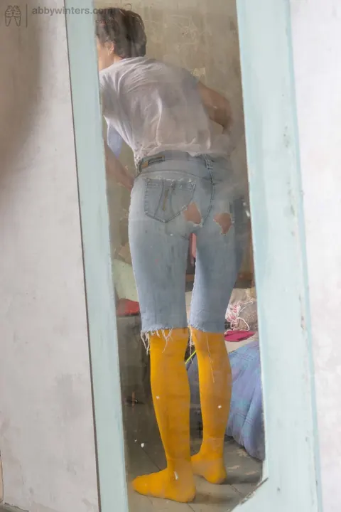 Australian Amateur Sheds Her Jeans and Boots for Nude Posing – photo 20 of 21