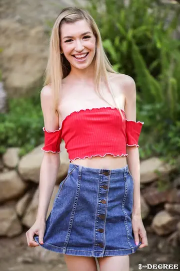 Mackenzie Moss – Blonde with Small Natural Tits Fucks and Kisses Her Partner