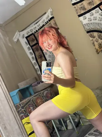 Redhead BBW Teases Her Curves in Shorts for a Selfie