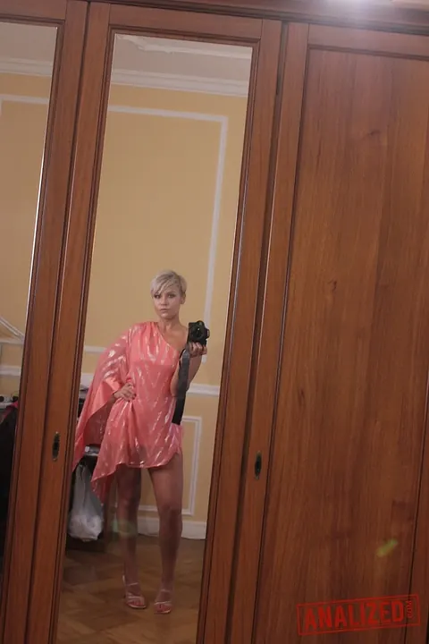 Oxy Summer: Tattooed Blonde MILF in a Dress and High Heels Poses for Selfies – photo 2 of 20