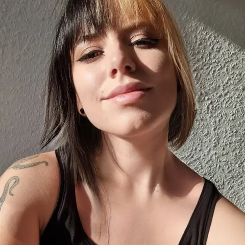 Woman Strips Nude While Drinking a Beer – photo 19 of 19