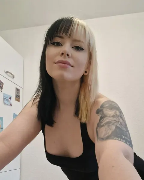 Woman Strips Nude While Drinking a Beer – photo 18 of 19
