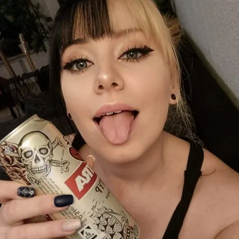 Woman Strips Nude While Drinking a Beer – photo 6 of 19