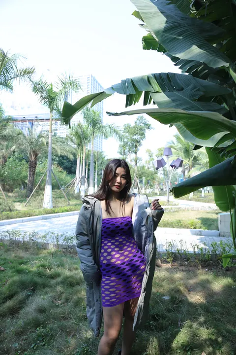 Thick Asian Brunette Flaunts Her Legs in Stockings Outdoors – photo 4 of 21