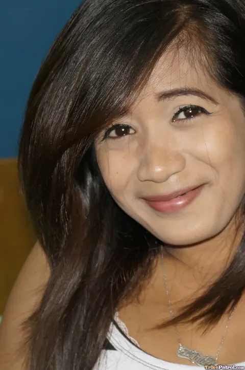 Asian Brunette Deepthroats and Spreads – photo 3 of 21