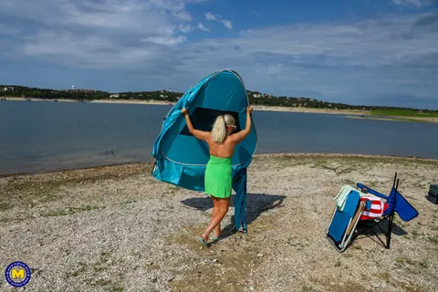 Curvy Mature Woman Strips Off Her Bikini on the Beach – photo 2 of 21