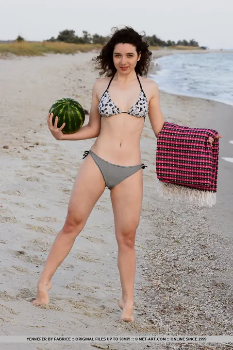 Yennefer: European Brunette Strips Off Her Bikini and Spreads on the Beach – photo 1 of 18