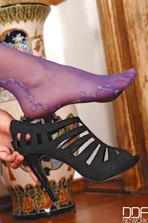Tall Brunette in Pantyhose and Heels Spreads Her Pussy – photo 4 of 21