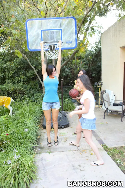 Jennifer White: Busty Latina Basketball Babe Gets Fucked Standing Outdoors – photo 3 of 21
