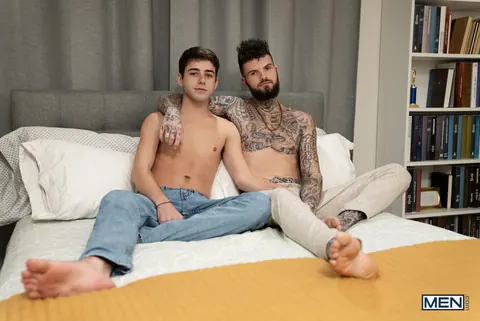 Two Men Kiss and Trade Blowjobs – photo 8 of 14