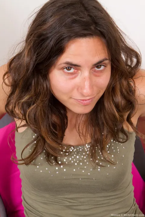 Hairy Brunette Uses a Glass Dildo and Spreads – photo 2 of 21