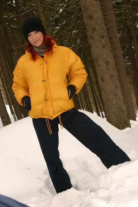 Ashley Robbins: Slim Redhead MILF with Big Natural Tits Poses Nude in the Snow – photo 1 of 21