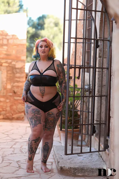 Galda Lou: Tattooed BBW Undresses Outdoors Showing Her Big Tits and Ass – photo 1 of 21