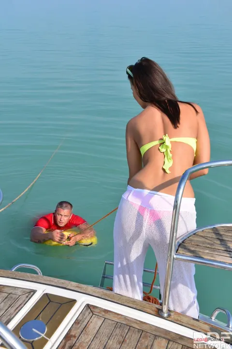 Vicky Love: Brunette in a Bikini and Glasses Sucks and Fucks Outdoors – photo 7 of 21