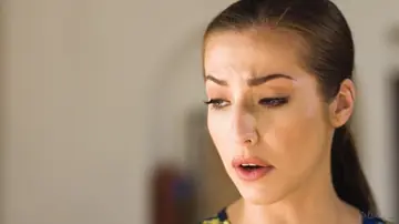 Liz Jordan – Petite Hairy Brunettes Kiss Lick and Finger in Lesbian Sex