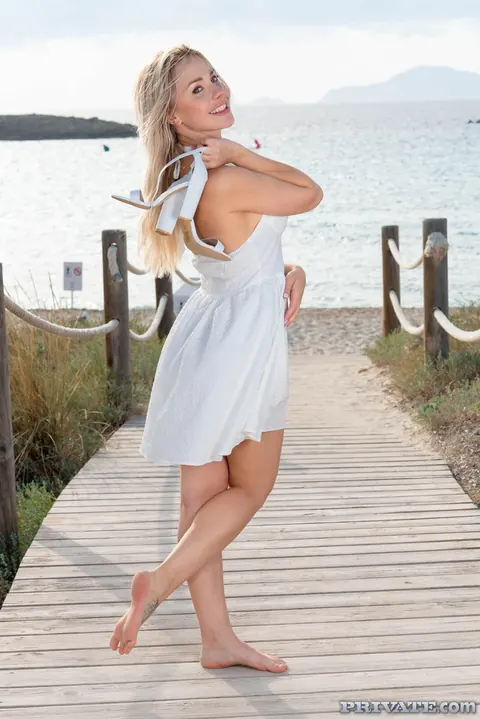 Angie Lynx: Thick Blonde in Heels Gets Fucked Outdoors – photo 1 of 21