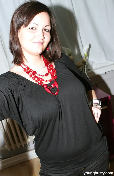 BBW Strips Naked and Shows Off Her Big Natural Tits – photo 2 of 20