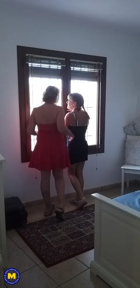 Curvy Mature Lesbians Lift Skirts Outdoors for Fingering – photo 3 of 21
