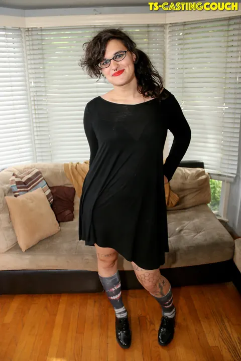 Curvy Trans Woman Spreads Her Legs Wide on the Sofa – photo 3 of 16
