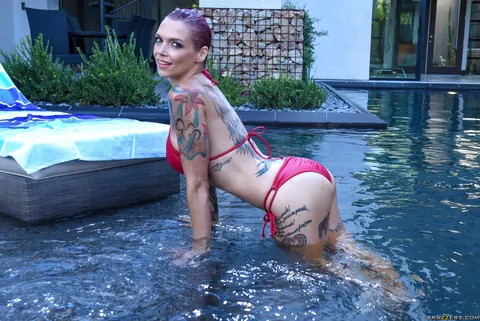 Anna Bell Peaks: Curvy Redhead MILF Strips Out of Her Bikini by the Pool – photo 6 of 21