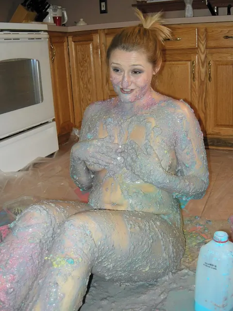 Savanna Knight: Curvy Blonde MILF Covers Her Big Tits with Oatmeal in the Kitchen – photo 20 of 21