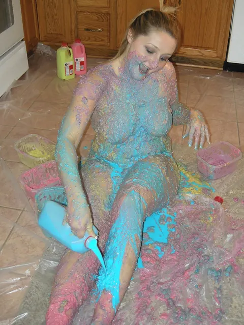 Savanna Knight: Curvy Blonde MILF Covers Her Big Tits with Oatmeal in the Kitchen – photo 14 of 21