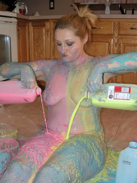 Savanna Knight: Curvy Blonde MILF Covers Her Big Tits with Oatmeal in the Kitchen – photo 16 of 21
