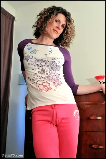 Trans Woman Pulls Top Down and Shows Her Nude Body