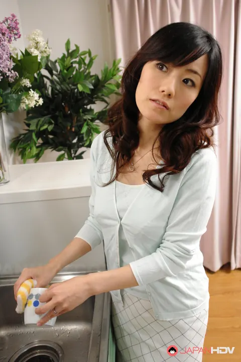 Manami Komukai: Busty Asian MILF Gives a Handjob and Rides Cock – photo 1 of 20