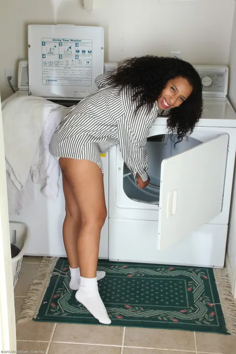 Theresa Long: Petite Ebony MILF Spreads Her Hairy Pussy and Flaunts Her Ass – photo 1 of 21